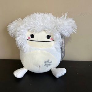 8” Winter Bigfoot Squishmallow